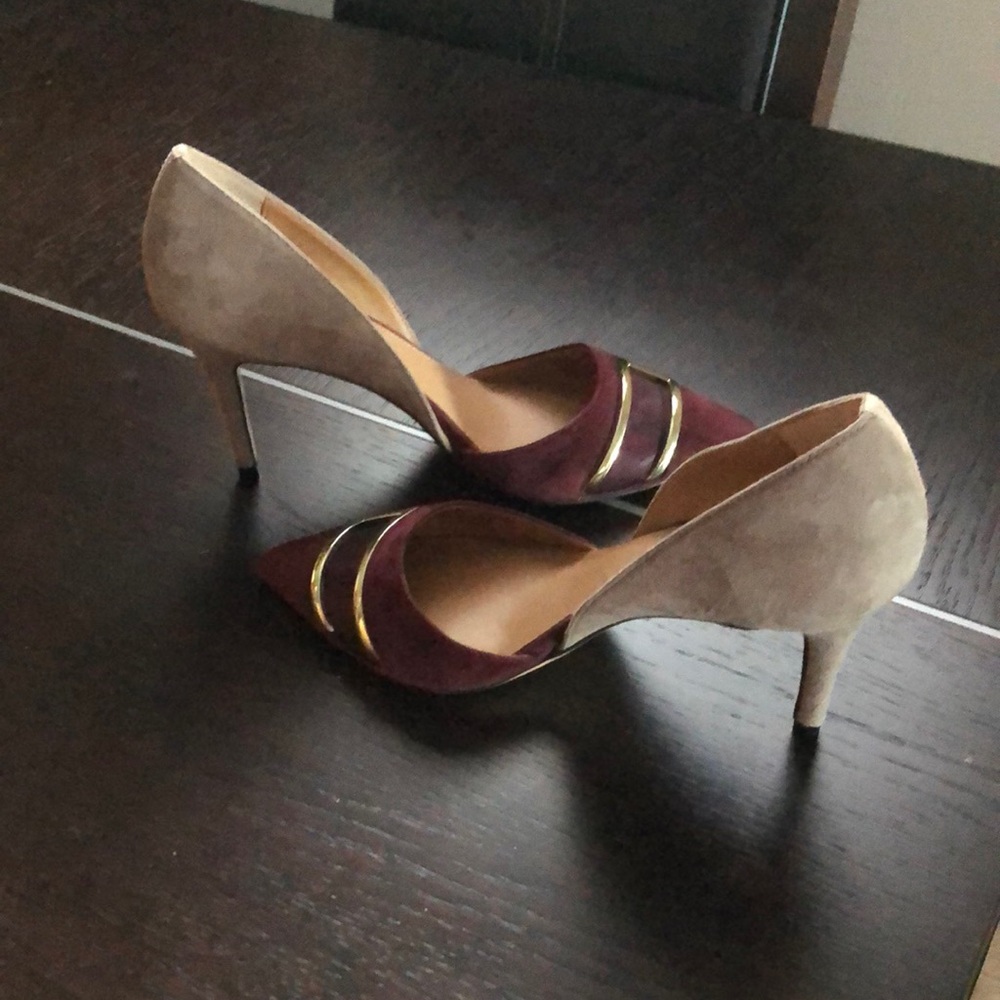 Beige with burgundy shoes